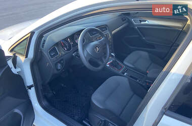 Хетчбек Volkswagen e-Golf 2016 в 