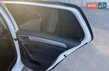 Хетчбек Volkswagen e-Golf 2016 в 