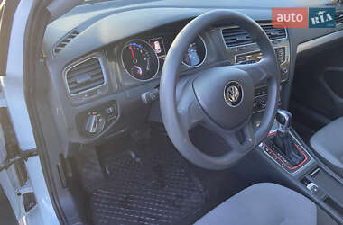 Хетчбек Volkswagen e-Golf 2016 в 