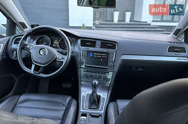 Хэтчбек Volkswagen e-Golf 2015 в 
