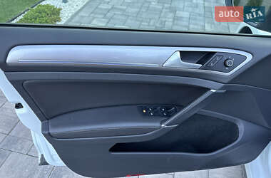 Хэтчбек Volkswagen e-Golf 2015 в 