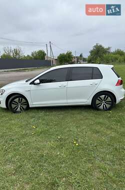 Хэтчбек Volkswagen e-Golf 2015 в 