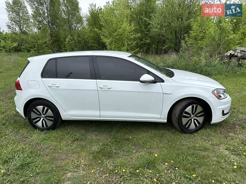 Хэтчбек Volkswagen e-Golf 2015 в Лубнах