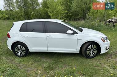 Хэтчбек Volkswagen e-Golf 2015 в 