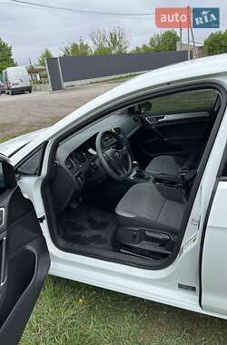 Хэтчбек Volkswagen e-Golf 2015 в 