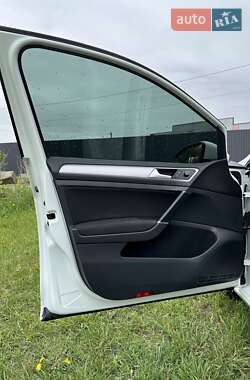 Хэтчбек Volkswagen e-Golf 2015 в 