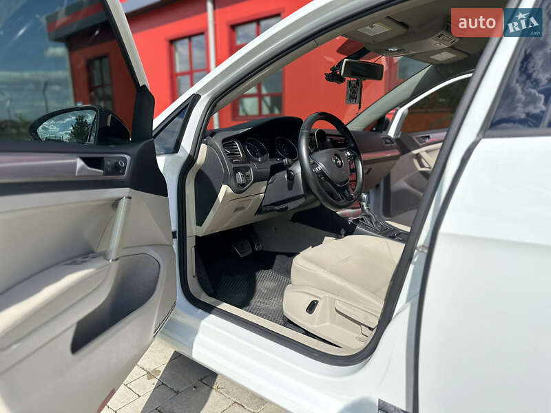 Хетчбек Volkswagen e-Golf 2014 в Рівному
