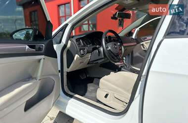 Хетчбек Volkswagen e-Golf 2014 в 