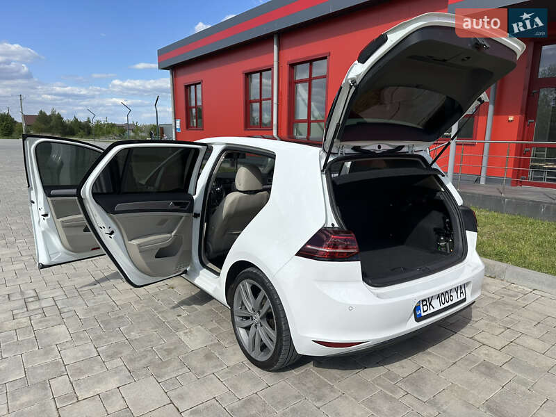 Хетчбек Volkswagen e-Golf 2014 в Рівному