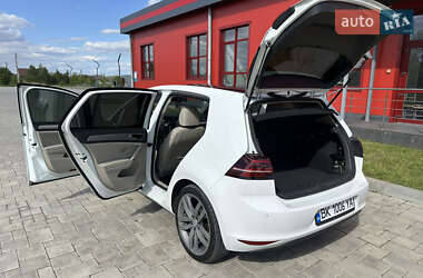 Хетчбек Volkswagen e-Golf 2014 в 