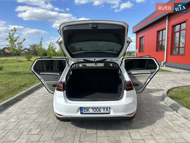Хетчбек Volkswagen e-Golf 2014 в Рівному