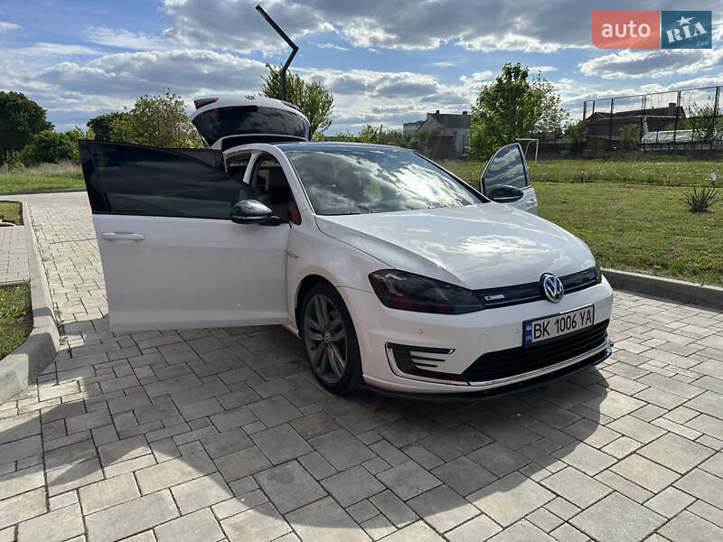 Хетчбек Volkswagen e-Golf 2014 в Рівному