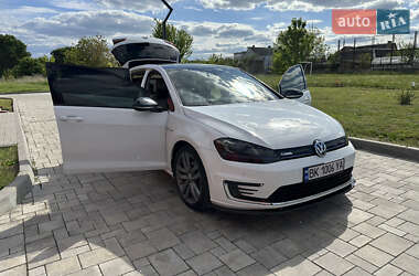 Хетчбек Volkswagen e-Golf 2014 в 