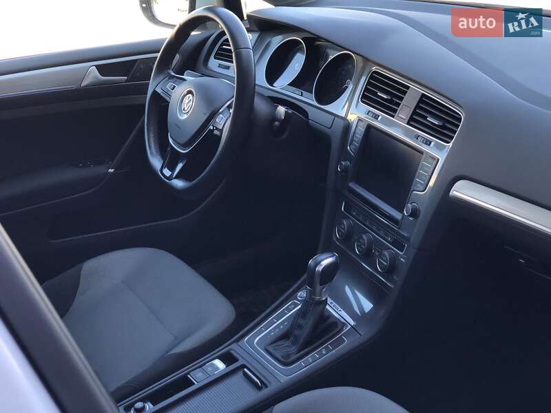 Хэтчбек Volkswagen e-Golf 2014 в Хмельницком