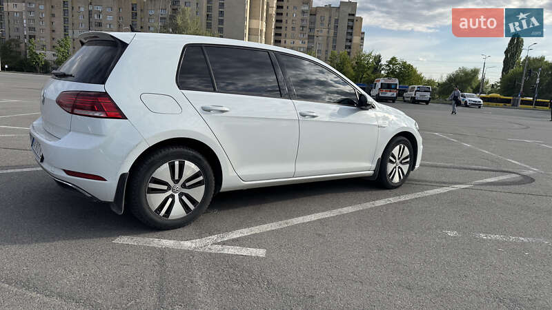 Хэтчбек Volkswagen e-Golf 2017 в Киеве