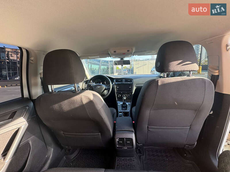 Хэтчбек Volkswagen e-Golf 2017 в Киеве
