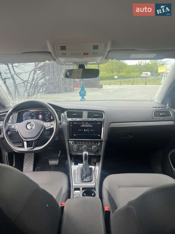 Хэтчбек Volkswagen e-Golf 2017 в Виноградове
