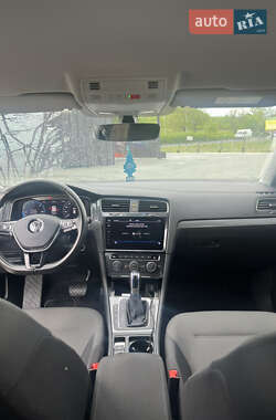 Хетчбек Volkswagen e-Golf 2017 в 