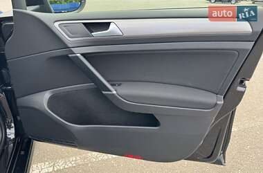 Хетчбек Volkswagen e-Golf 2015 в 