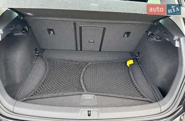 Хетчбек Volkswagen e-Golf 2015 в 