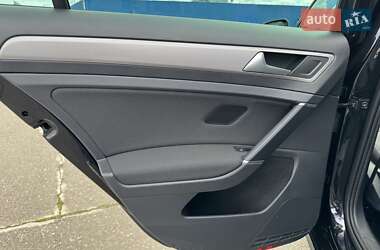 Хетчбек Volkswagen e-Golf 2015 в 