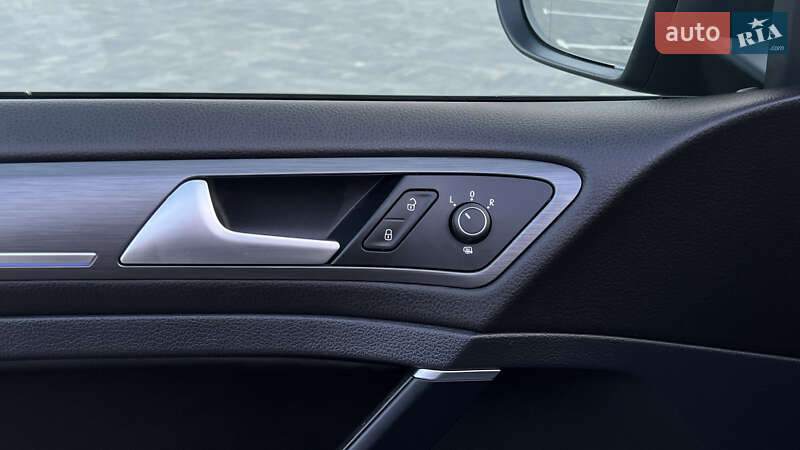 Хэтчбек Volkswagen e-Golf 2019 в Луцке