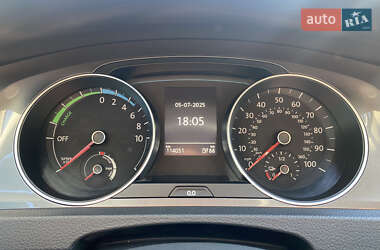 Хэтчбек Volkswagen e-Golf 2015 в 