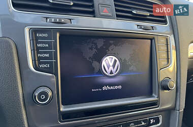 Хетчбек Volkswagen e-Golf 2016 в 