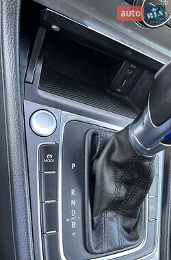 Хетчбек Volkswagen e-Golf 2016 в 
