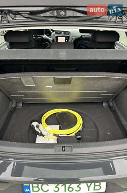 Хэтчбек Volkswagen e-Golf 2020 в 