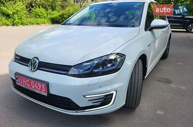Хетчбек Volkswagen e-Golf 2020 в 