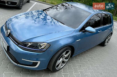 Хэтчбек Volkswagen e-Golf 2015 в Обухове