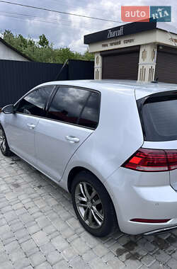 Хетчбек Volkswagen e-Golf 2019 в 