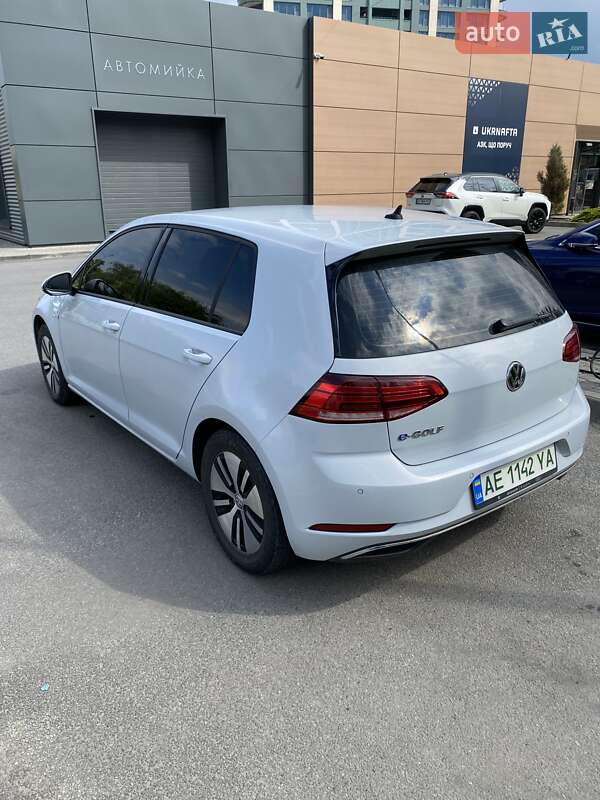 Хетчбек Volkswagen e-Golf 2018 в Дніпрі