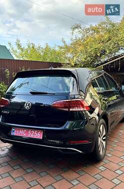 Хэтчбек Volkswagen e-Golf 2017 в 