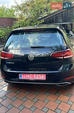Хэтчбек Volkswagen e-Golf 2017 в 