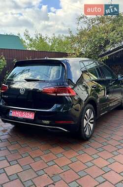 Хэтчбек Volkswagen e-Golf 2017 в 