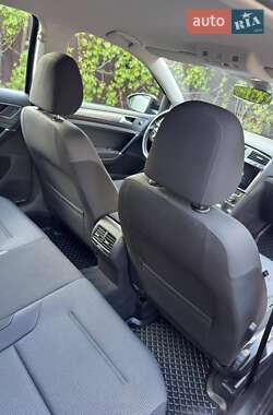 Хэтчбек Volkswagen e-Golf 2017 в 