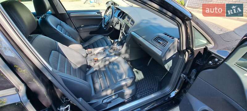 Хетчбек Volkswagen e-Golf 2016 в Житомирі
