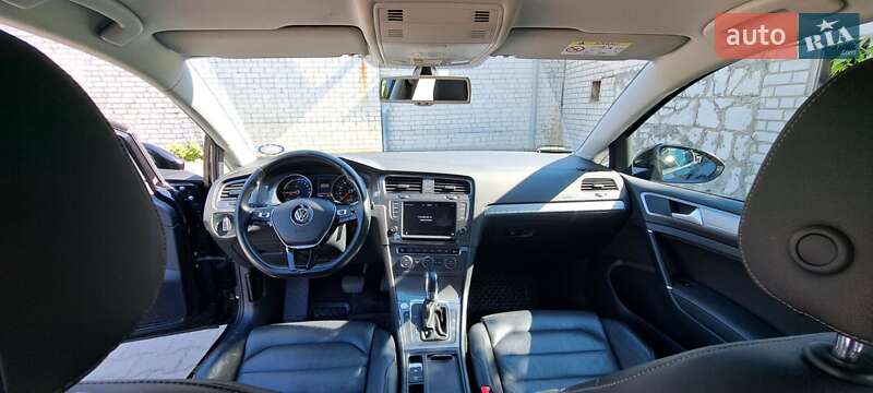 Хетчбек Volkswagen e-Golf 2016 в Житомирі