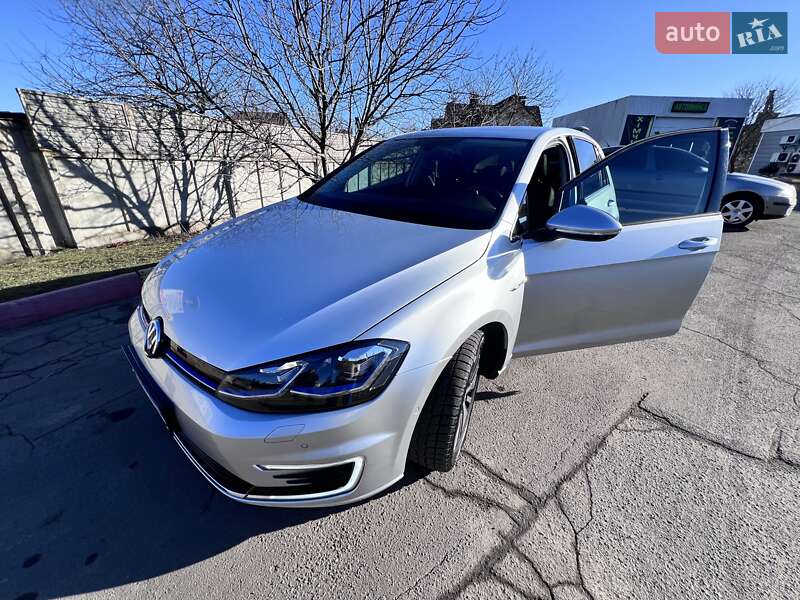 Хетчбек Volkswagen e-Golf 2019 в 