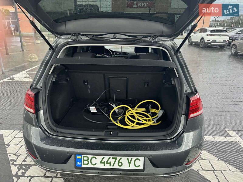 Хэтчбек Volkswagen e-Golf 2019 в Львове