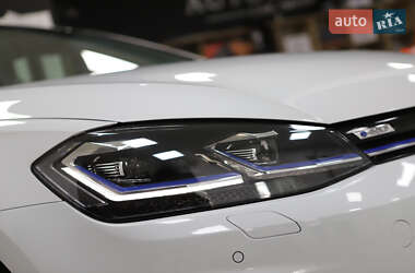 Хэтчбек Volkswagen e-Golf 2018 в 
