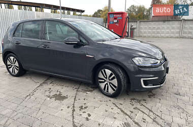 Хэтчбек Volkswagen e-Golf 2016 в 