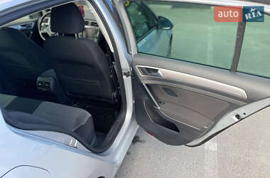 Хэтчбек Volkswagen e-Golf 2014 в 
