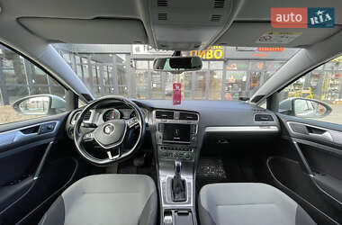 Хэтчбек Volkswagen e-Golf 2014 в 