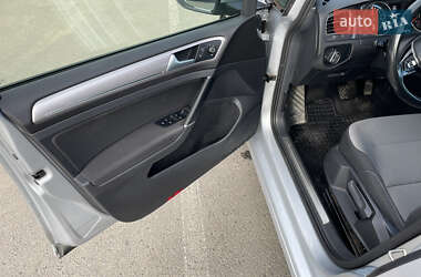 Хэтчбек Volkswagen e-Golf 2014 в 