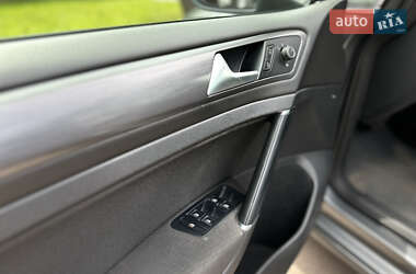 Хэтчбек Volkswagen e-Golf 2020 в 