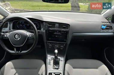 Хэтчбек Volkswagen e-Golf 2020 в 