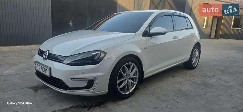 Хэтчбек Volkswagen e-Golf 2016 в 